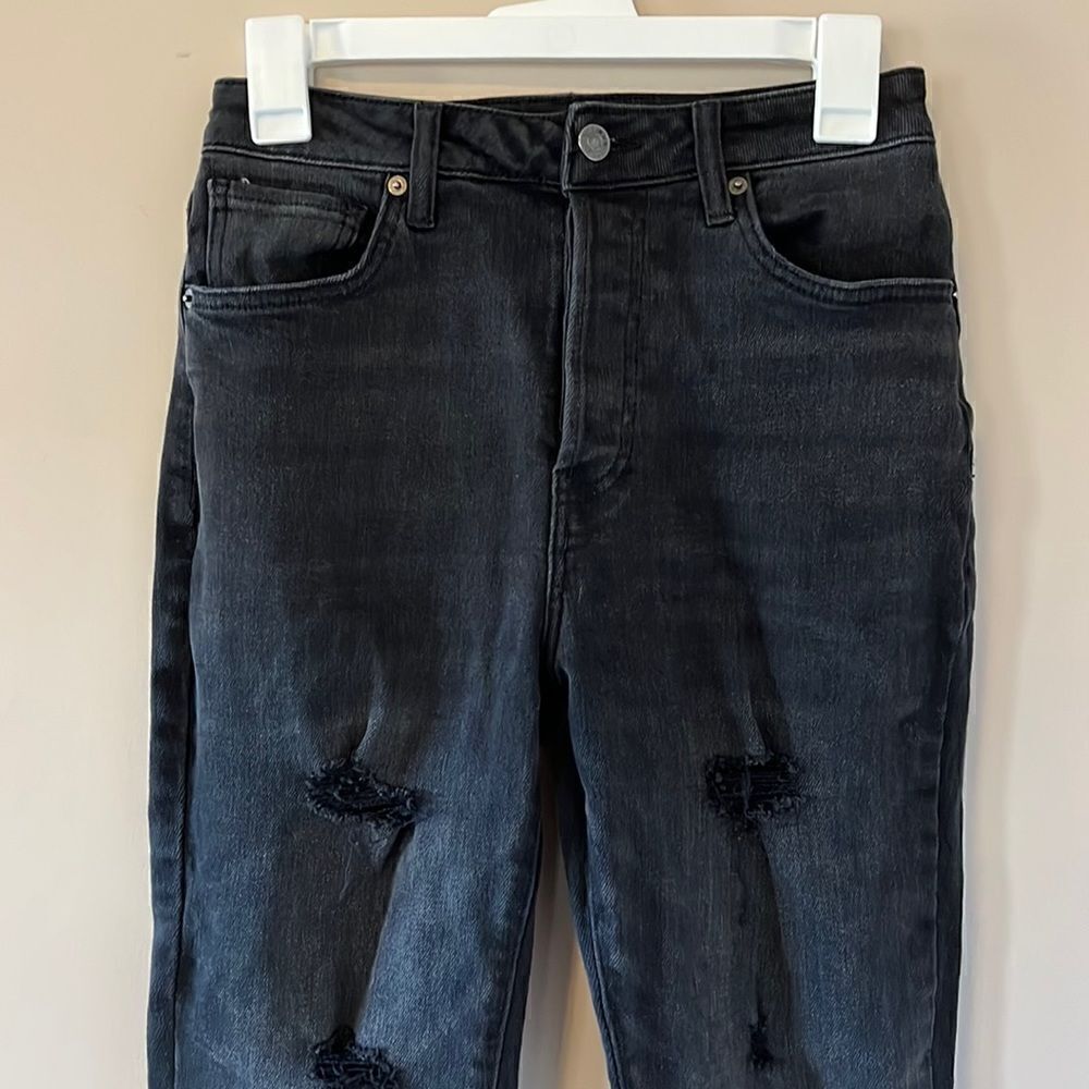 Womens’ Forever 21 Ripped Mom Jeans Size 4 or (27)